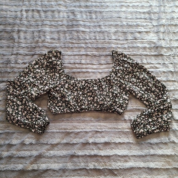 NEW Elodie Floral Crop Top - Picture 5 of 9